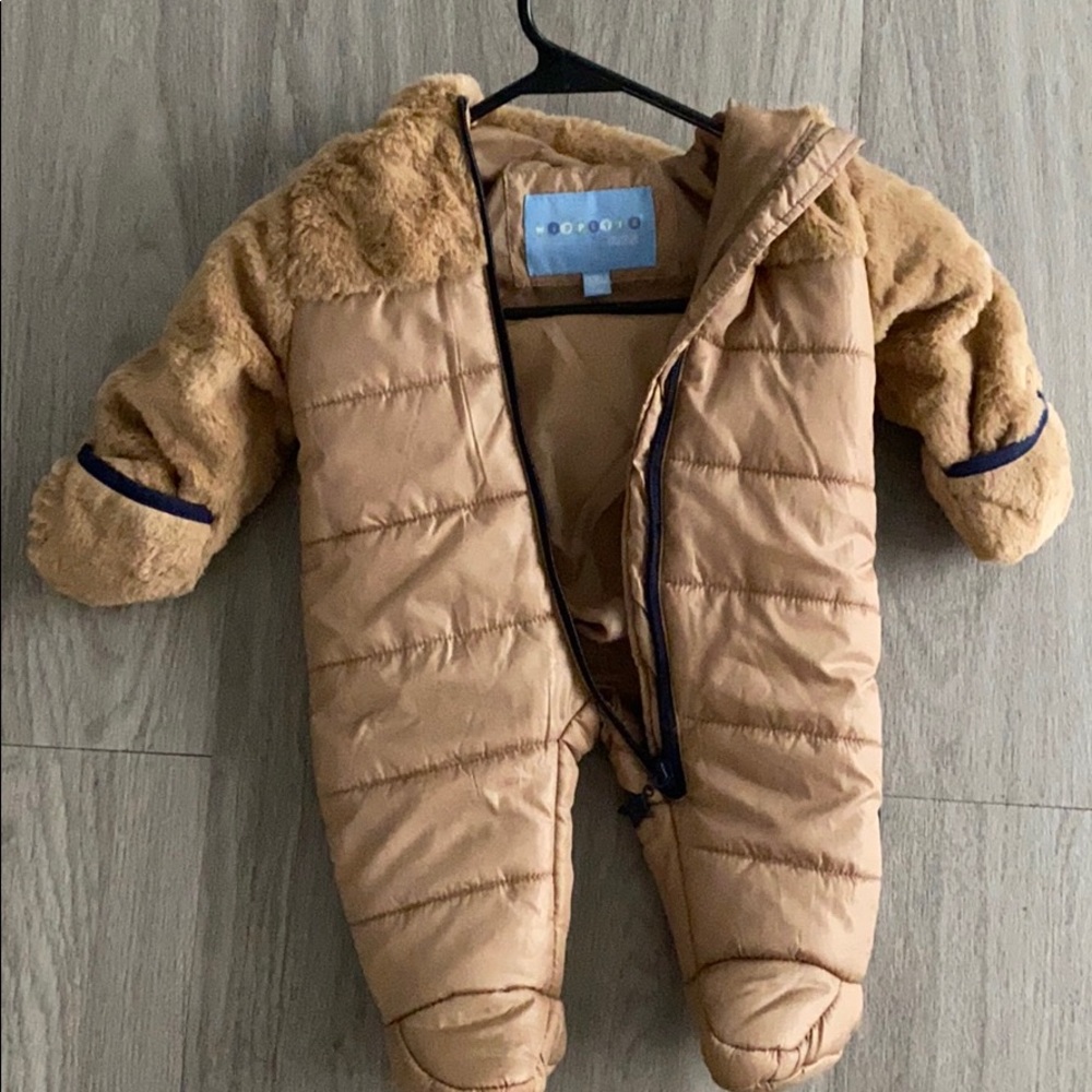 Very cute snow suit !